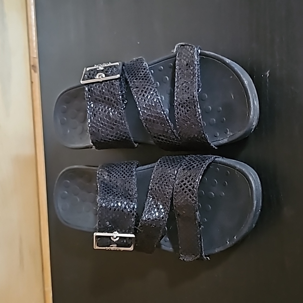 Vonic wedge black sandal